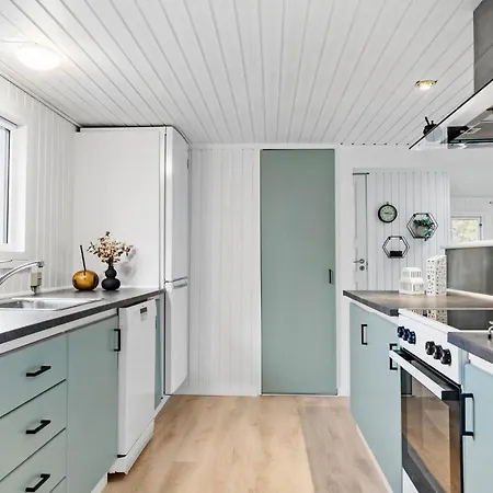 3 Bedroom Lovely In Semesterbostad *