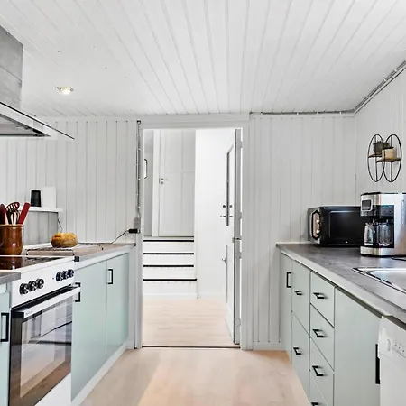 3 Bedroom Lovely In Semesterbostad *