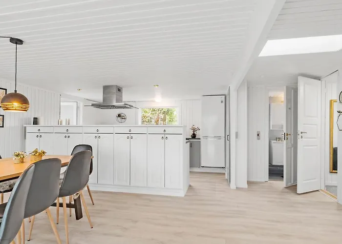 Сasa de vacaciones 3 Bedroom Lovely In *