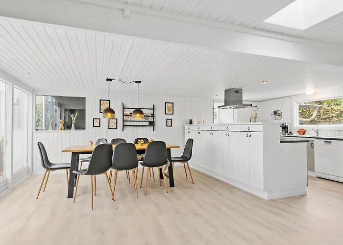 Сasa de vacaciones 3 Bedroom Lovely In *